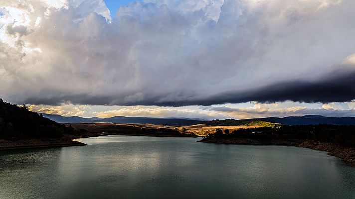 El tiempo - Chubascos y tormentas con granizo en la mitad norte de la Península