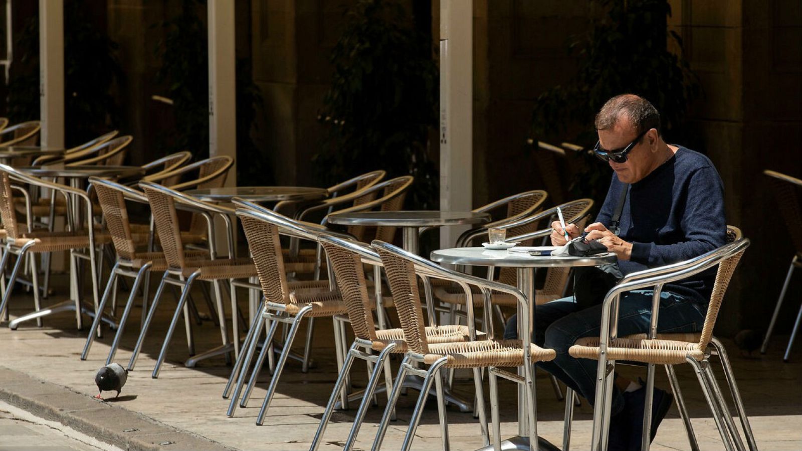 Más de 3 millones de personas en España han estado en un ERTE desde el mes de marzo - RTVE.es - Telediario 1 | Ver