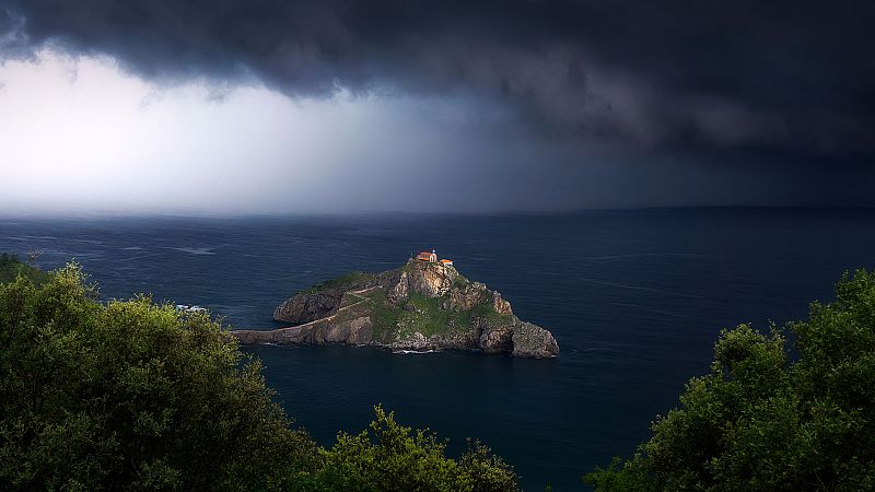 Fuertes chubascos en Euskadi, Castilla y León, La Rioja y Navarra - Ver ahora