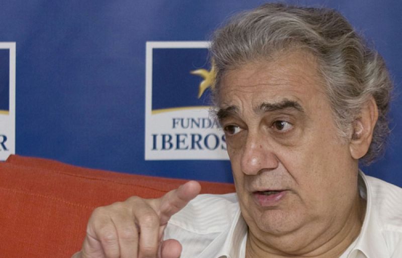 Plácido Domingo lleva 50 años subido a los escenarios | Ver
