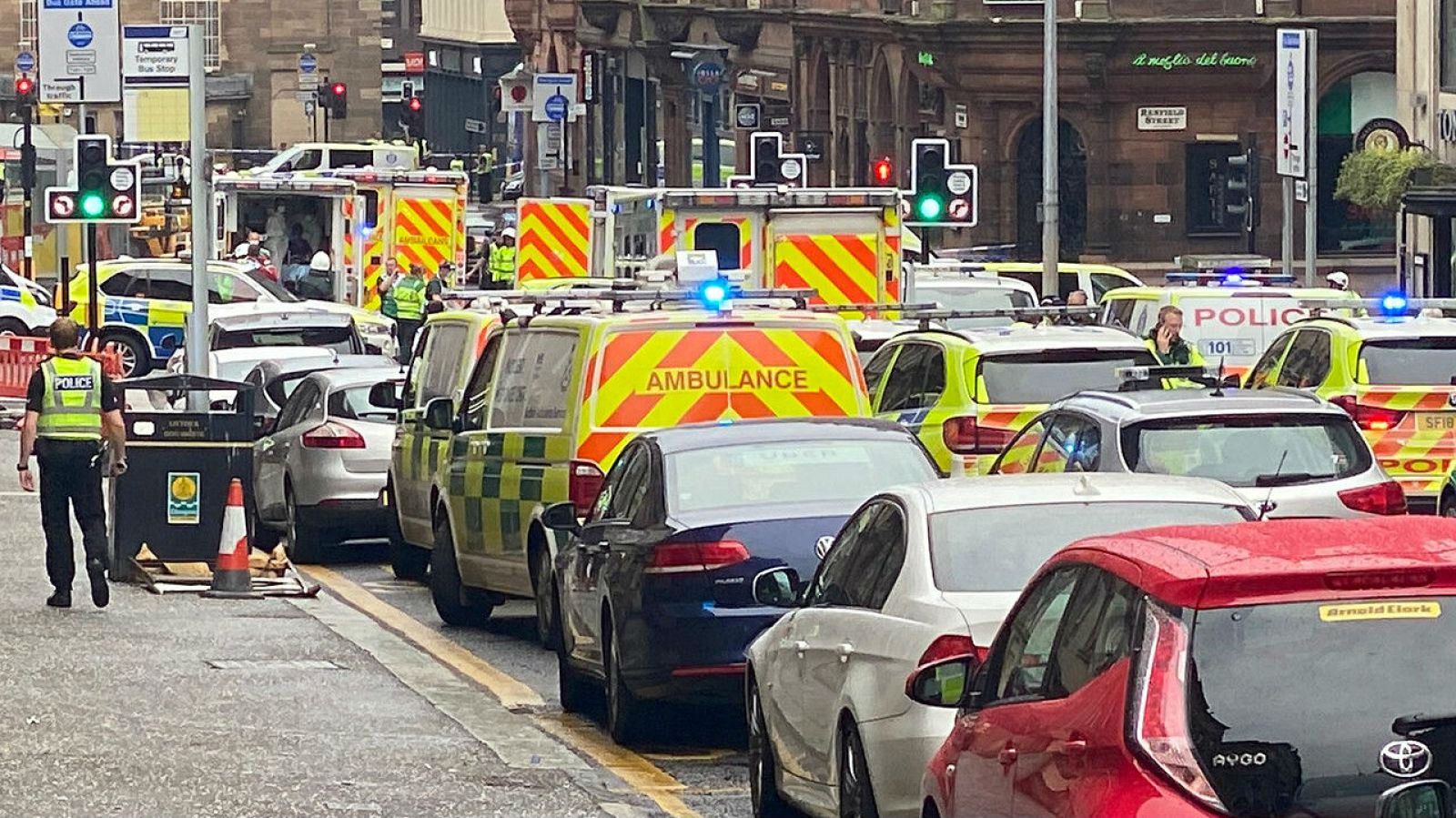 La policía abate a un hombre que ha matado a tres personas con un cuchillo en el centro de Glasgow - RTVE.es - Telediario 1 | Ver