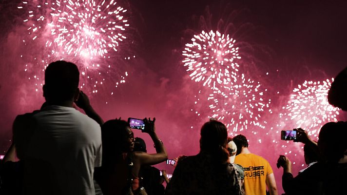 Telediario 1 - Estados Unidos y el misterio de los fuegos artificiales: se disparan las llamadas a la policía por el uso de pirotecnia