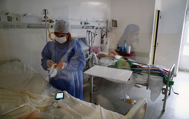 Telediario 1 - En Argentina, la curva de los contagios crece exponencialmente desde hace semanas