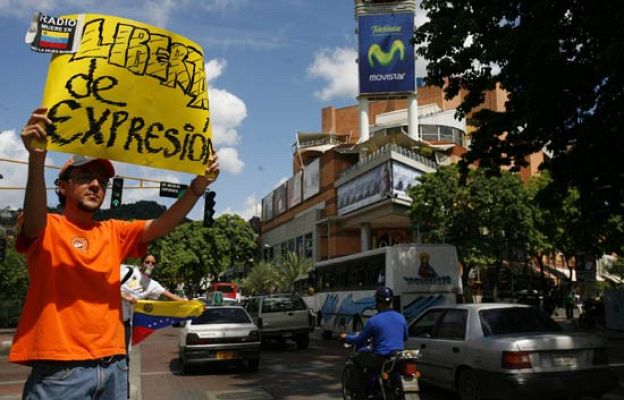  - Chavistas atacan sede Globovisión