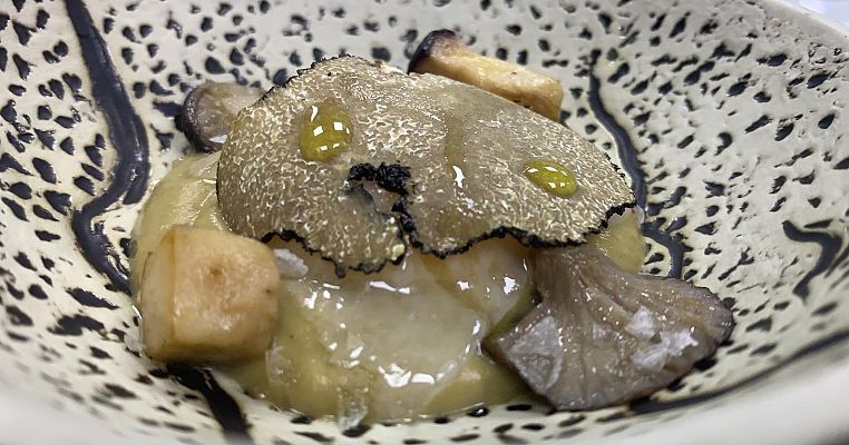 RTVE Cocina - Humus de lenteja bio, yema, papada, setas y trufa