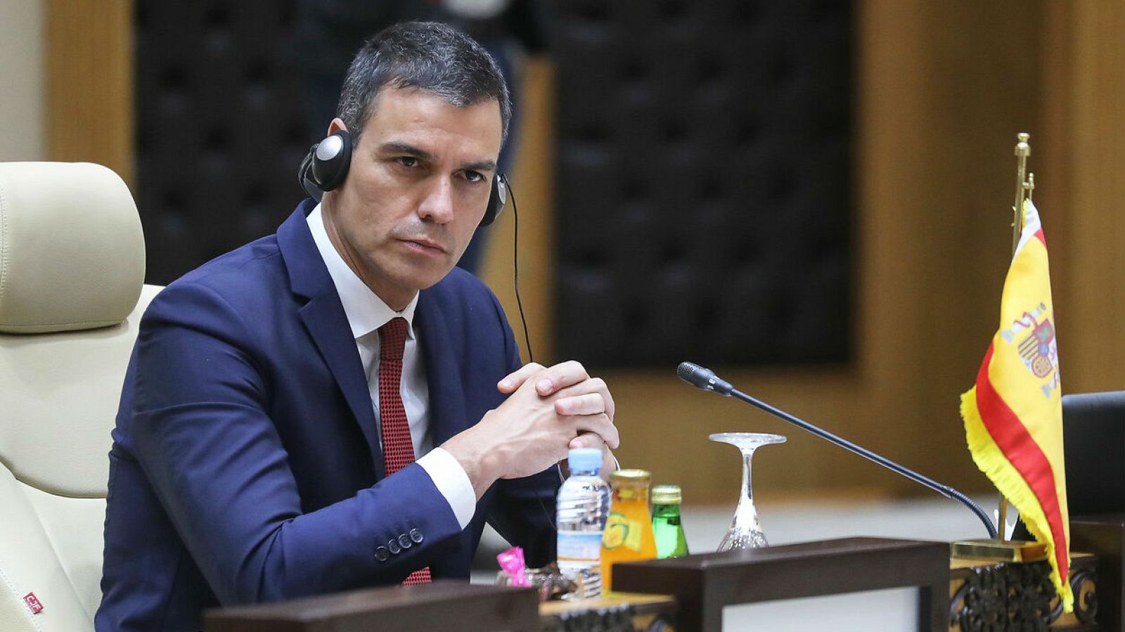 Sánchez retoma su agenda internacional y viaja a Mauritania para participar en la cumbre sobre el Sahel - RTVE.es - Telediario 1 | Ver