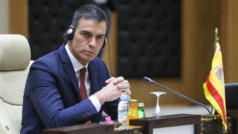 Sánchez retoma su agenda internacional y viaja a Mauritania para participar en la cumbre sobre el Sahel - RTVE.es - Telediario 1 | Ver