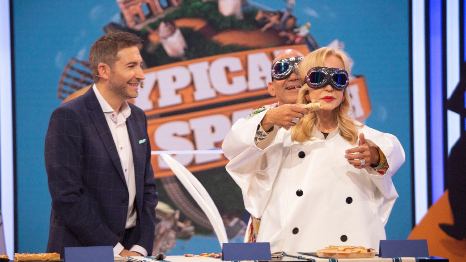 José Corbacho, Carmen Lomana y una cena diferente | Ver