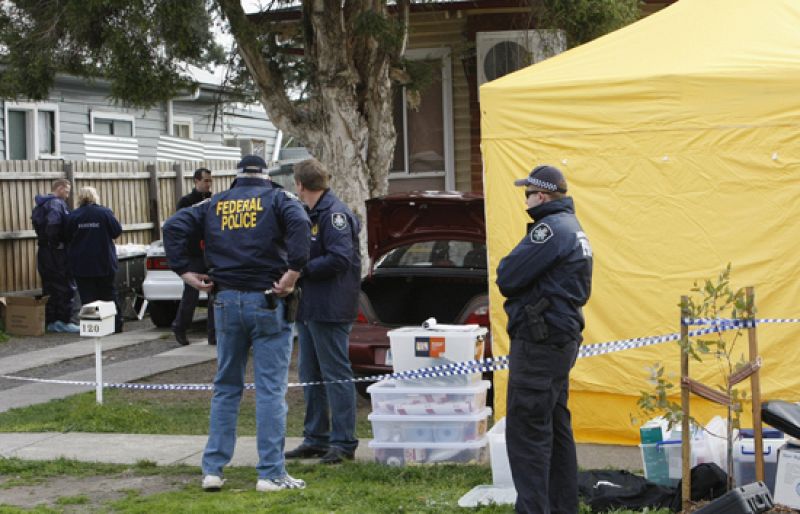 La policía australiana ha detenido a cuatro personas que estarían planeando un ataque suicida contra una base militar | Ver