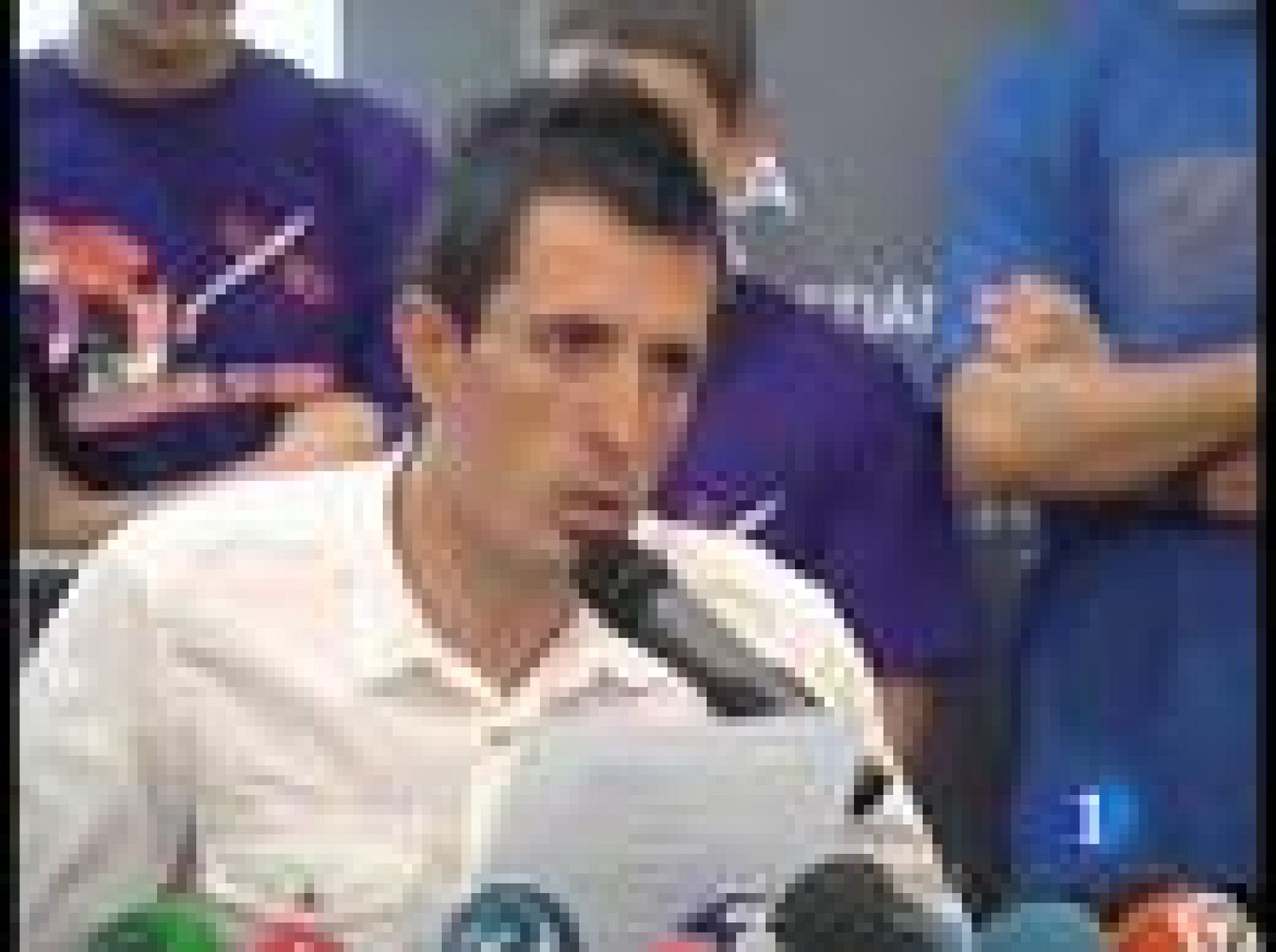 Mikel Astarloza ha comparecido en rueda de prensa para defender su inocencia, tras el presunto positivo por EPO. El corredor del Euskaltel asegura que no ha tomado nada prohibido y espera que el contraanálisis le dé la razón. 