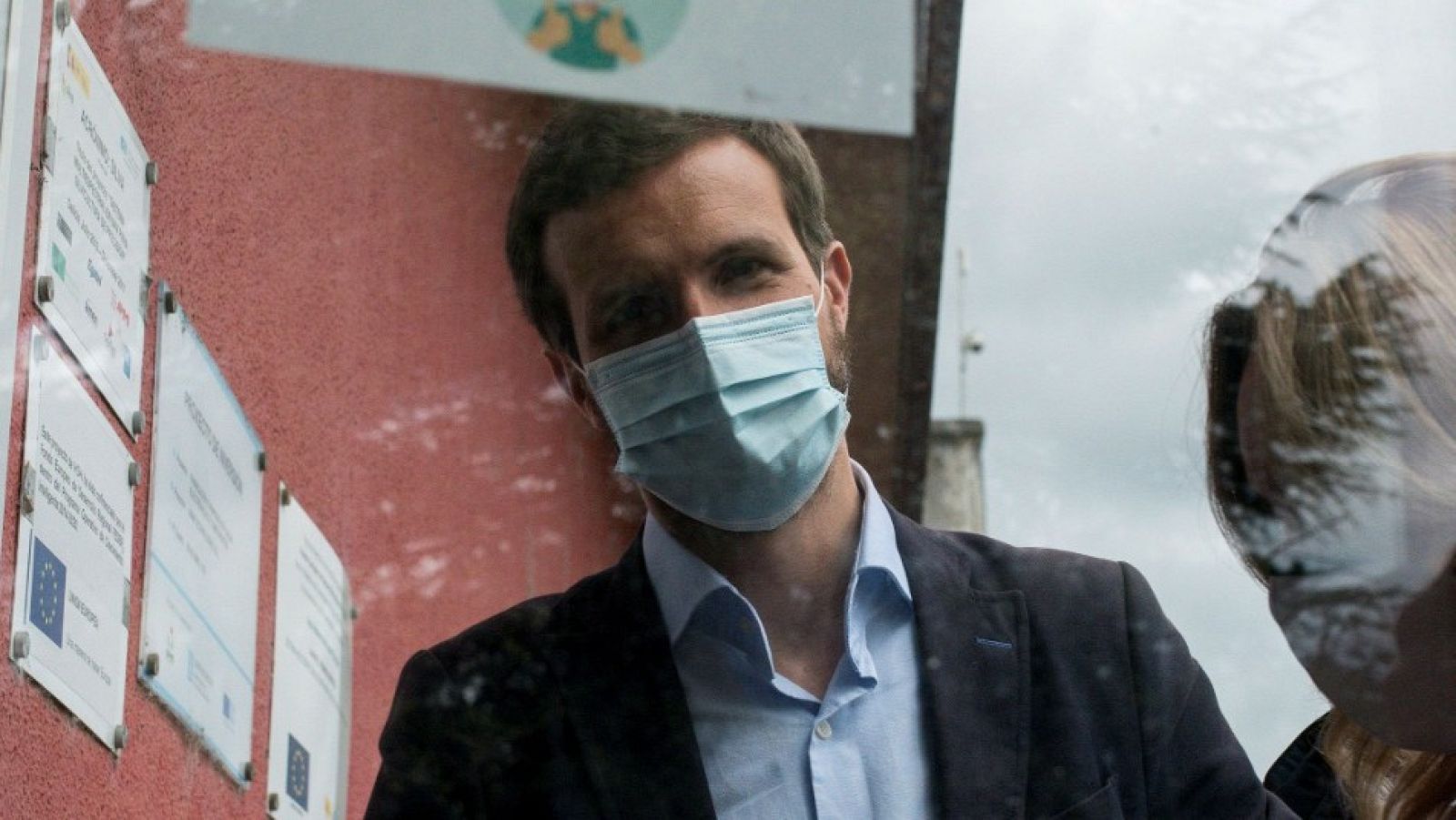 Casado pide a Sánchez bajar impuestos y extender los ERTE | Ver