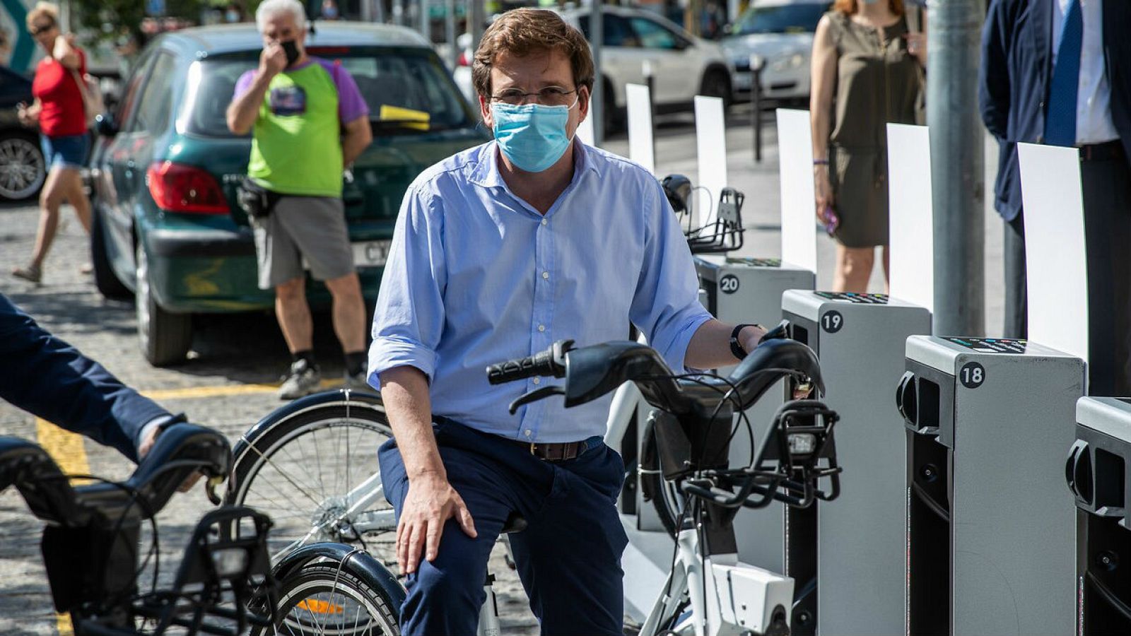 Martínez-Almeida señala que "la toma de temperatura en Barajas es insuficiente" e insiste en realizar test aleatorios para detectar el coronavirus- RTVE.es - La noche en 24h | Ver