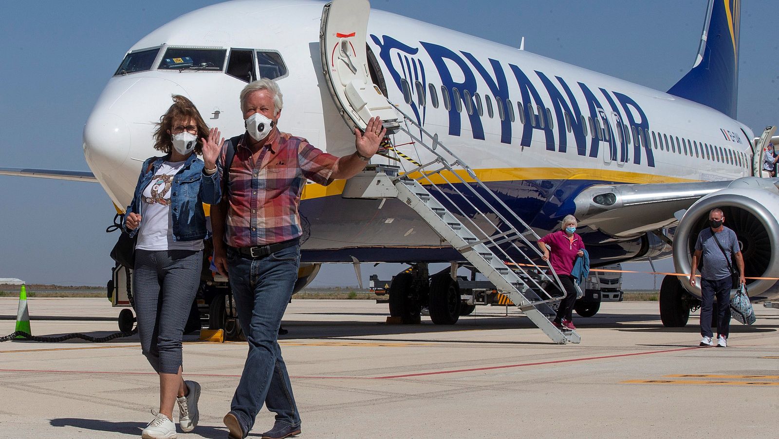 Coronavirus - Ryanair critica las ayudas de los gobiernos a las aerolíneas - RTVE.es - Telediario 1 | Ver