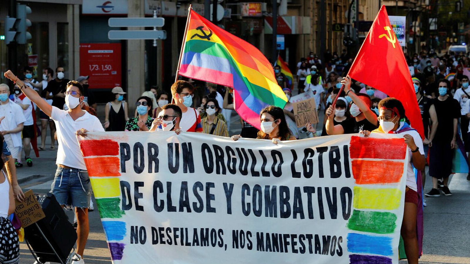La celebración del Orgullo LGTBI reabre el debate sobre las mujeres trans - RTVE.es - Telediario 1 | Ver