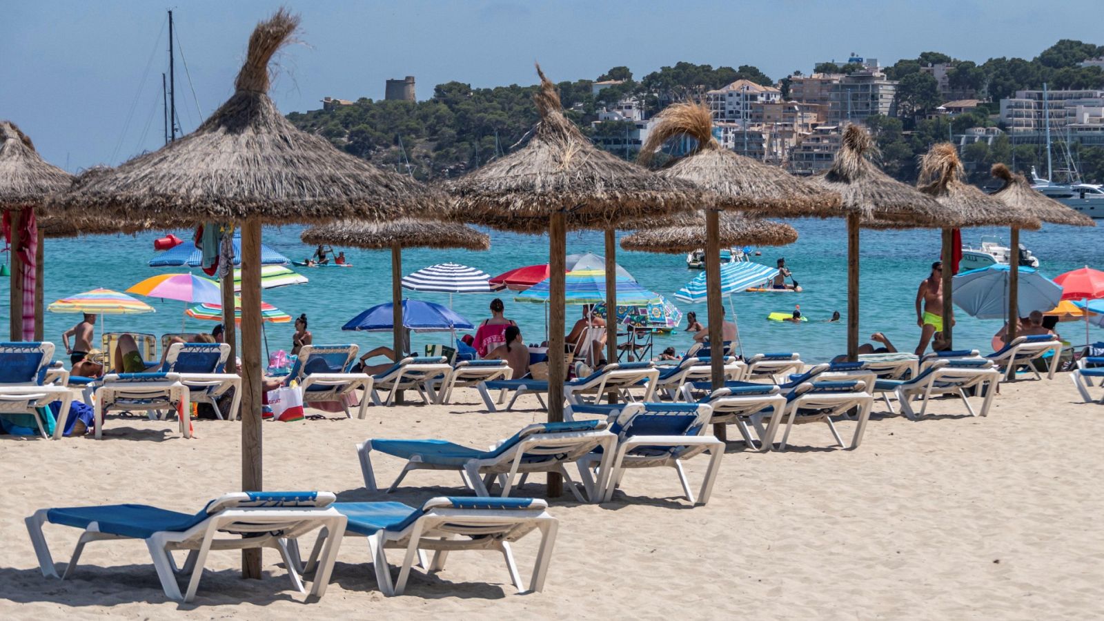 Abren los primeros establecimientos turísticos en Magaluf