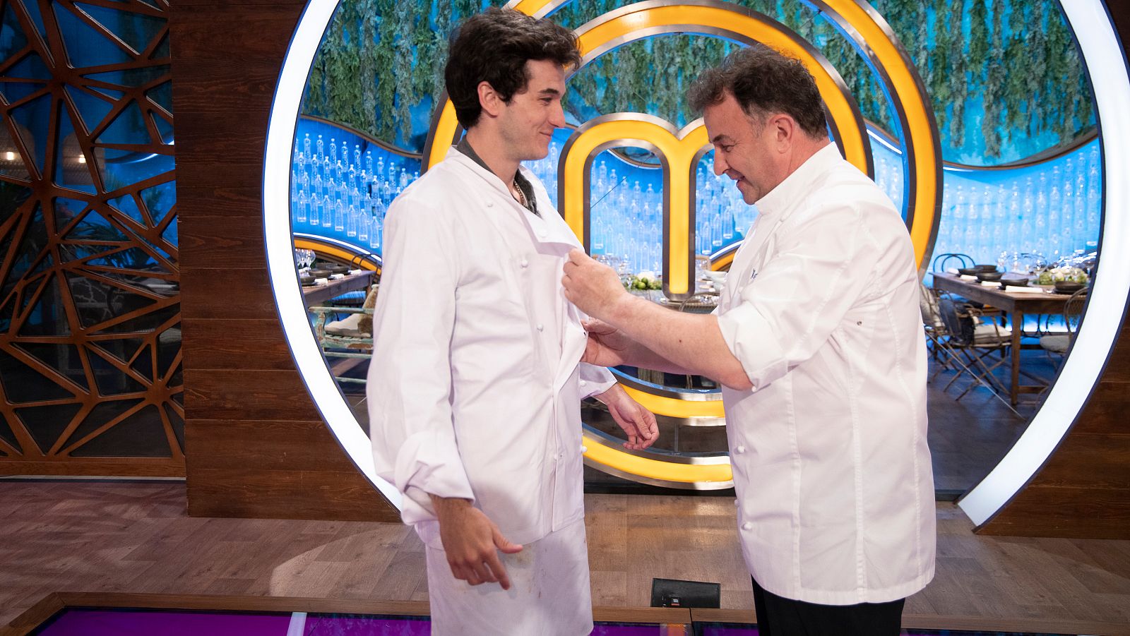 Andy consigue una chaquetilla para el combate final | Ver