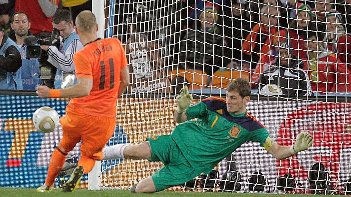 Telediario 1 - Casillas: "Me acuerdo de haber vivido muchas veces la jugada con Robben"