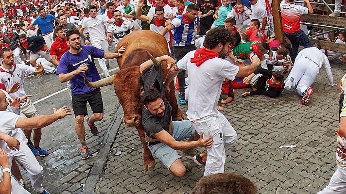 Telediario 1 - Sanfermines | "Corriendo al 2021": recordamos el encierro de los José Escolar de 2015
