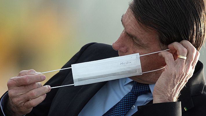 Telediario Internacional - Bolsonaro será denunciado por quitarse la mascarilla ante los periodistas
