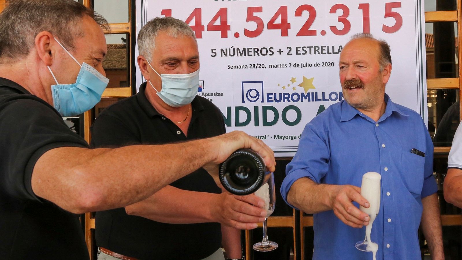 Unos amigos de Mayorga (Valladolid) ganan 145 millones de euros | Ver