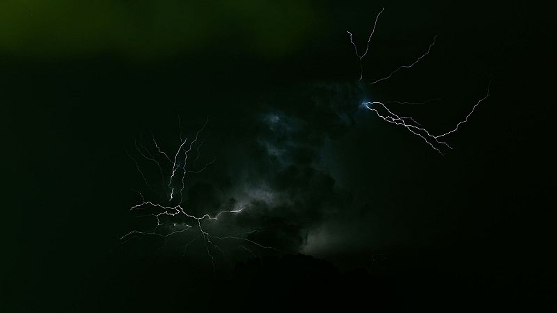 Chubascos y tormentas localmente fuertes en Pirineos - Ver ahora