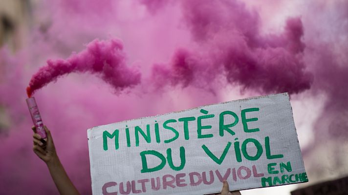 RTVE Igualdad - Protestas feministas en Francia contra el nombramiento de un ministro acusado de violación