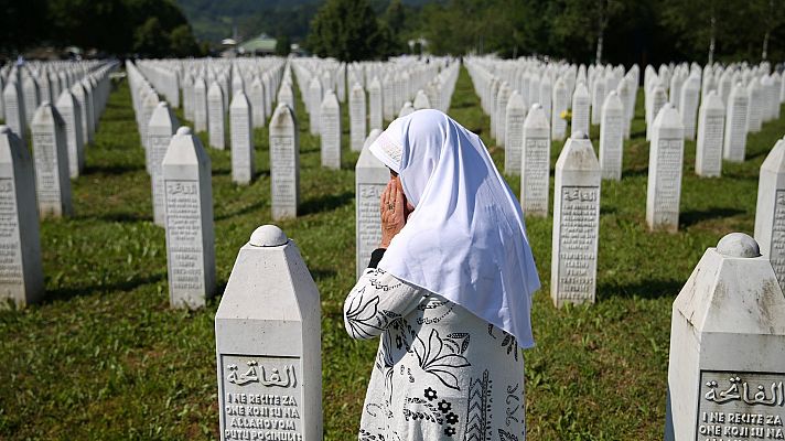 Telediario 1 - 25 años después, la masacre de Srebrenica sigue enfrentando a las comunidades bosnia y serbia