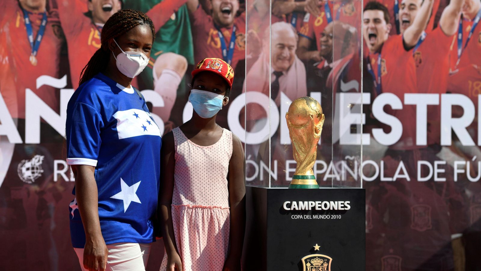 Vídeo: La copa del Mundo, en la plaza de Colón