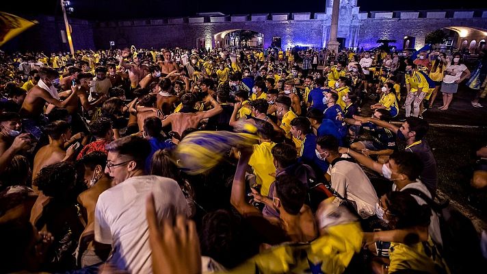 Informativo 24h - Simón sobre las aglomeraciones en Cádiz de este domingo: "No es necesario juntarse 5.000 personas para celebrar un ascenso"