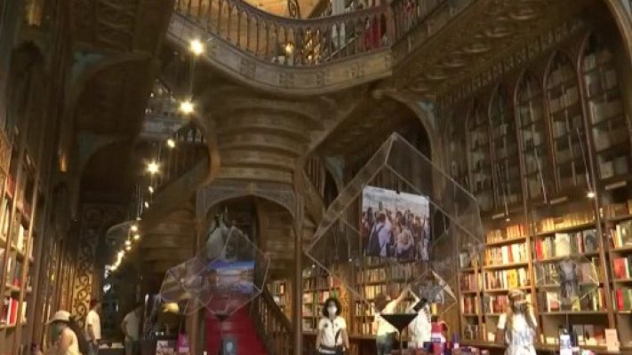 Telediario 1 - Los lectores siguen visitando la librería Lello aunque no inspiró a Rowling para Harry Potter