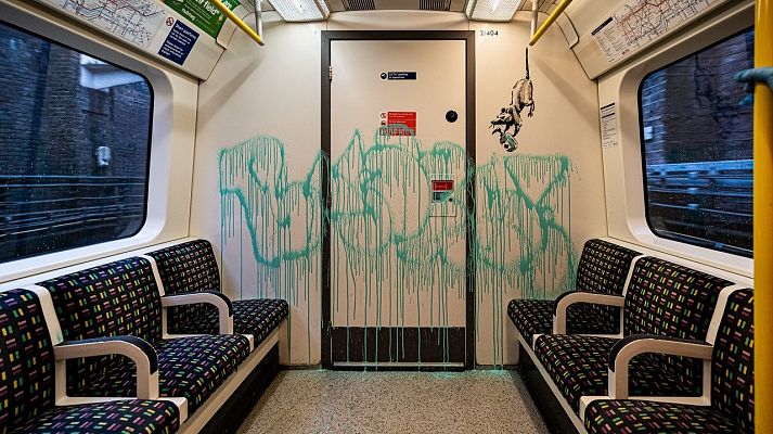 Telediario 1 - Banksy, en el metro de Londres