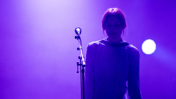 La hora musa - ANNI B SWEET "Hormigas"