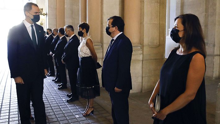 Telediario 1 - Respaldos y ataques a la Casa Real por el rey emérito