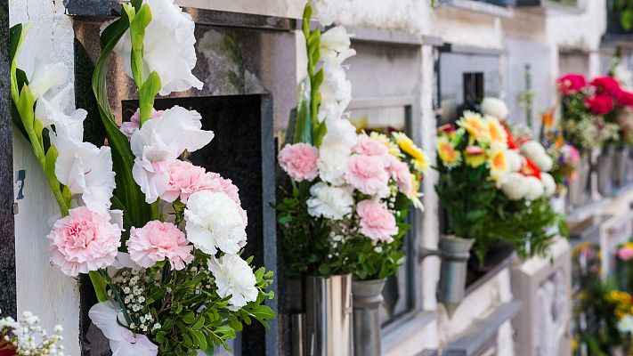 Telediario 1 - El oficio del enterrador en la pandemia del coronavirus