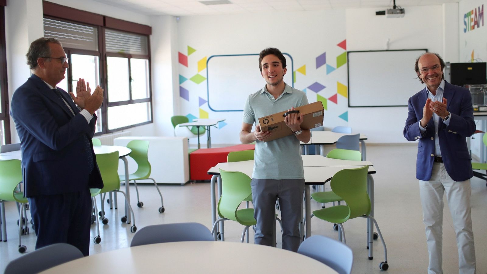 Vídeo: Nervios por conocer las notas de la selectividad más atípica