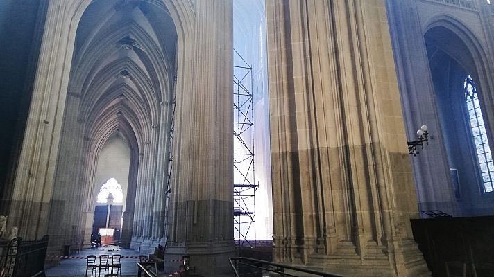 Telediario 1 - La existencia de tres focos en el incendio de la catedral de Nantes refuerza la hipótesis criminal del fuego