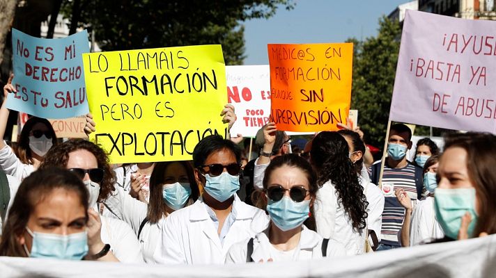 Telediario 1 - Los MIR denuncian condiciones precarias y piden más puestos de trabajo especializados