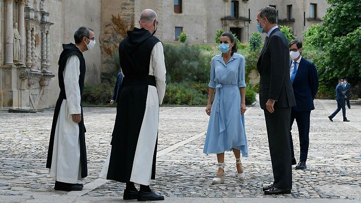 Telediario 1 - Los reyes visitan el Monasterio de Poblet entre protestas