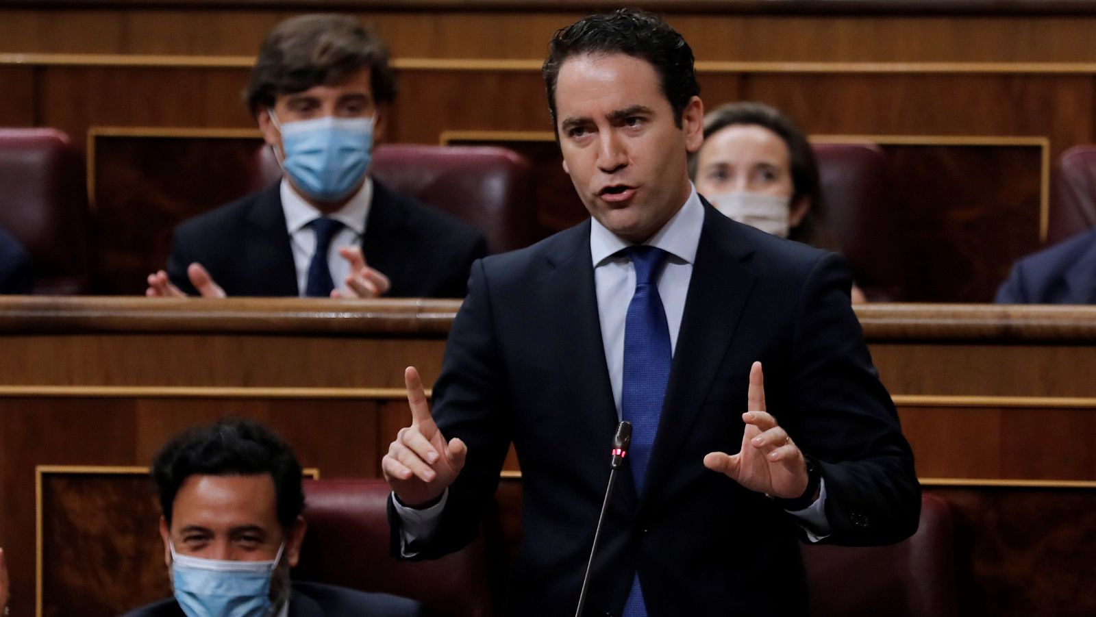 El PP acusa a Iglesias de robar la tarjeta de su exasesora y a Sánchez, de sentar a "las cloacas" en el Gobierno