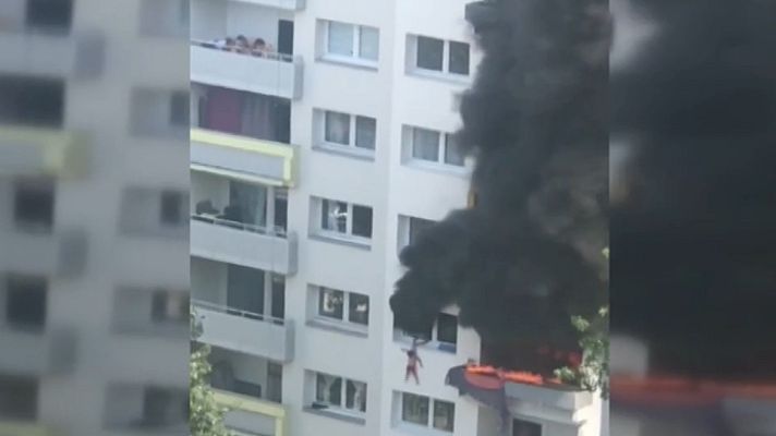 Telediario 1 - Dos niños escapan milagrosamente de un incendio en Francia