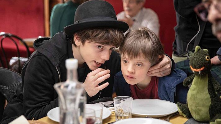 Días de cine - 'Mi hermano persigue dinosaurios'