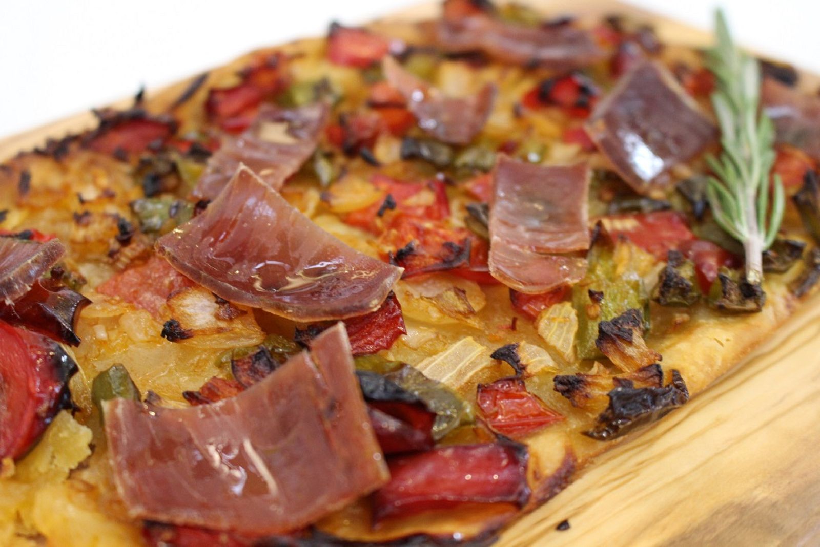 Coca de trampó con mojama | Ver