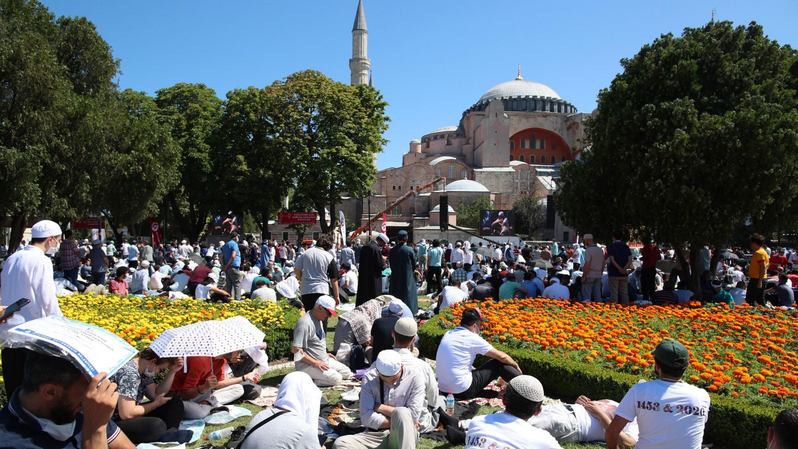 Una Santa Sofía de Estambul reconvertida en mezquita ha acogido su primer rezo musulmán en 86 años