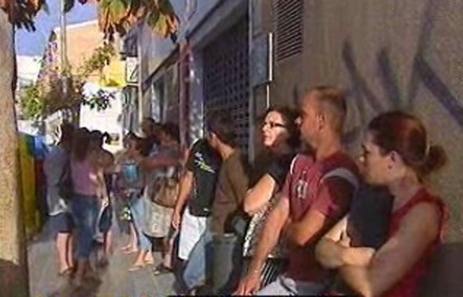 España Directo - El negocio de las colas | Ver