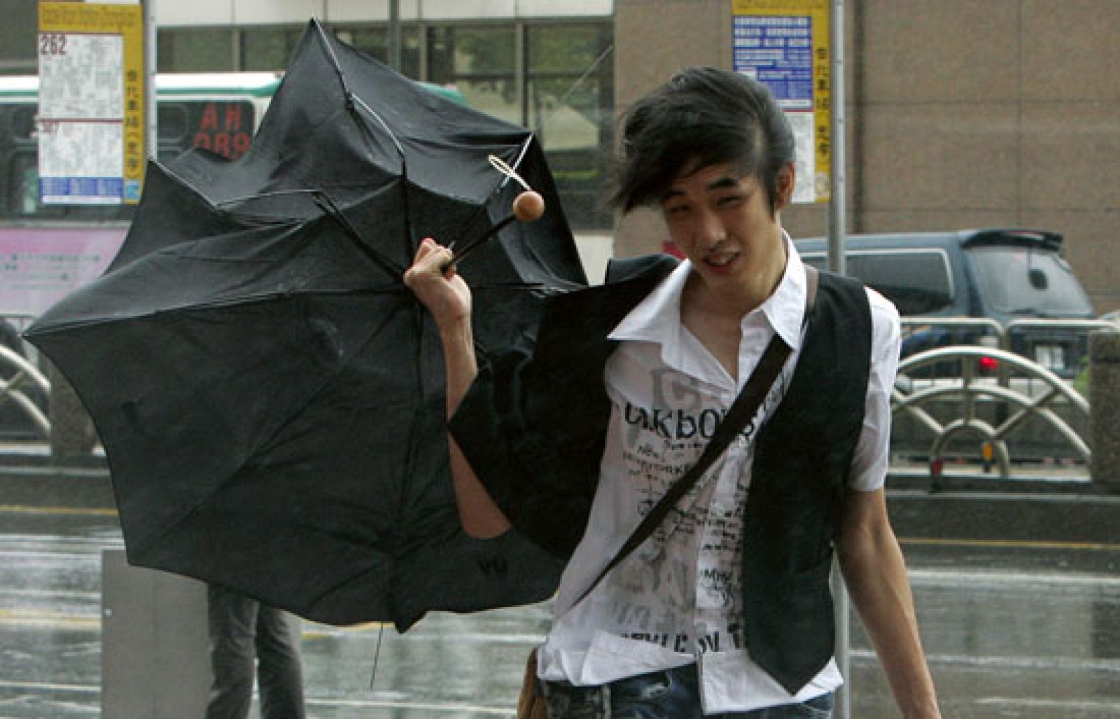 Más de 21.000 evacuados en China ante la llegada inminente del tifón 'Morakot'