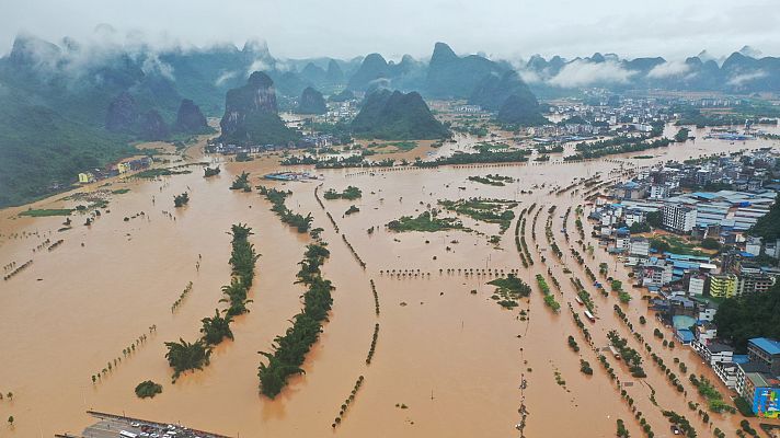 Telediario 1 - Grandes inundaciones en China dejan al menos 145 muertos
