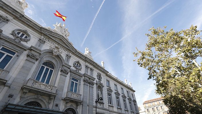 Telediario 1 - Las víctimas de violencia de género que denuncien estan obligadas a declarar contra su agresor