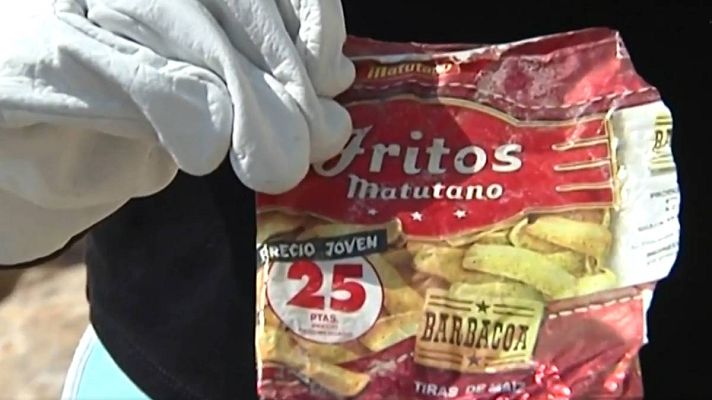 Telediario 1 - Limpiar las playas de los residuos del siglo pasado