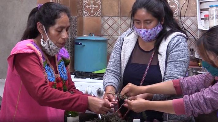 Telediario 1 - El mundo recurre a remedios tradicionales sin eficacia demostrada ante el avance del coronavirus