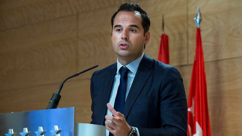 Aguado defiende la 'cartilla COVID-19' y aclara que se será "exclusivamente para uso sanitario" - RTVE.es - Telediario 1 | Ver